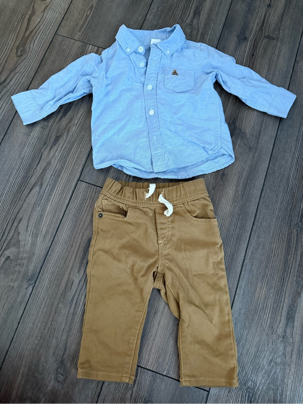 GAP Light Blue Button-Down Shirt with Tan Pants Set